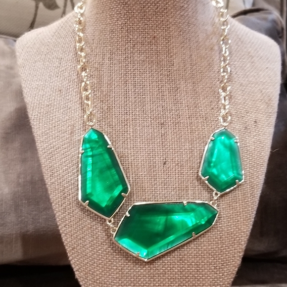 Rare NWT Kendra Scott Jade Green Illusion Statement Necklace in Gold - Picture 2 of 3